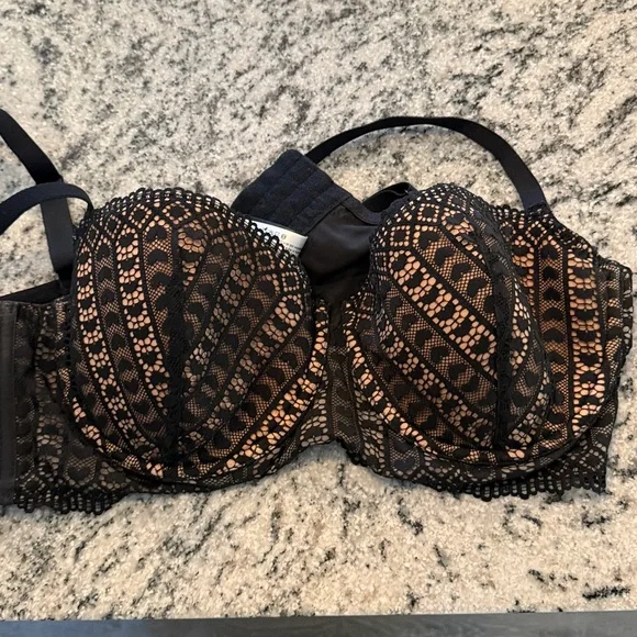 Adore Me Black and tan Lace Bra Set 40C an 1xl bottoms. - Picture 3 of 4